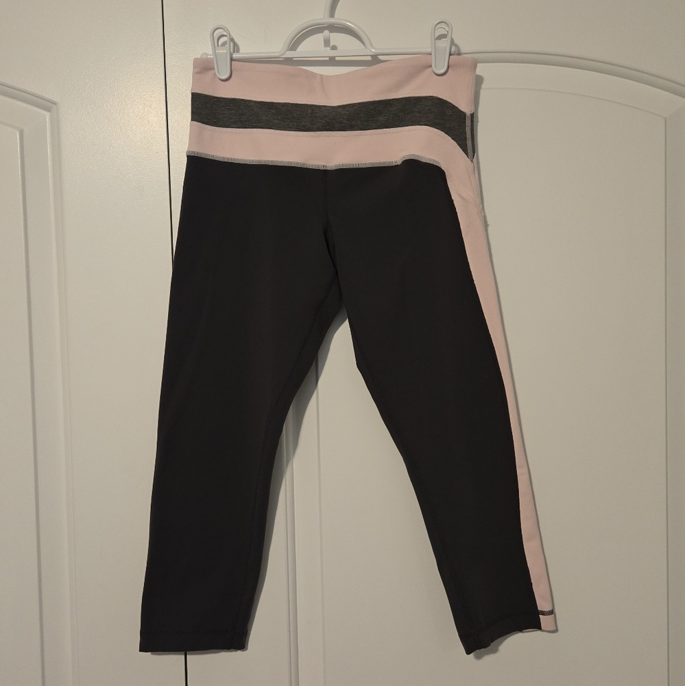 120. Lululemon Run: Inspire Crop II – Size 6 – Color-Block Waistband